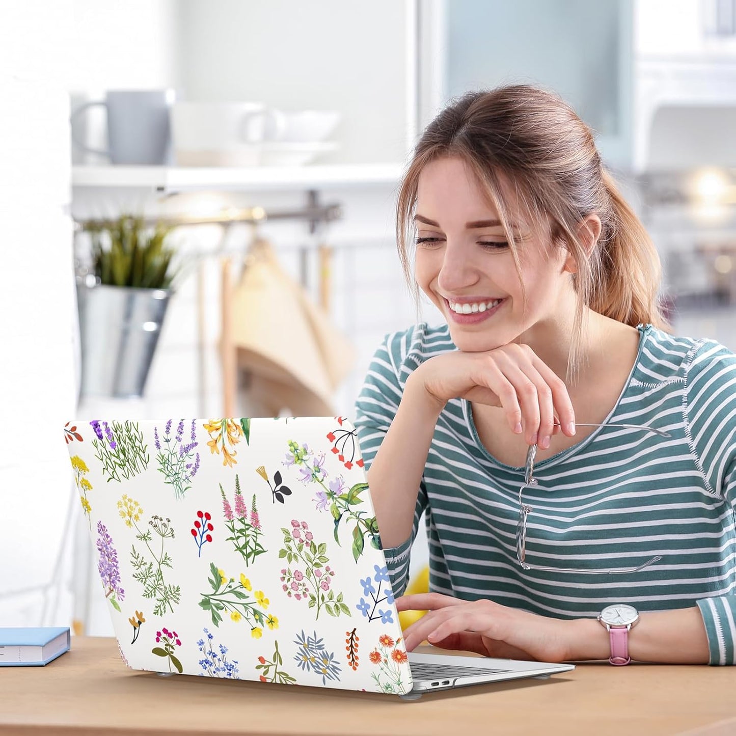 iCasso Compatible with MacBook Air 13 inch Case 2020-2018 Release M1 A2337 A2179 A1932, Elegant Floral Protective Hard Shell Case +Keyboard Cover + Screen Protector(White)