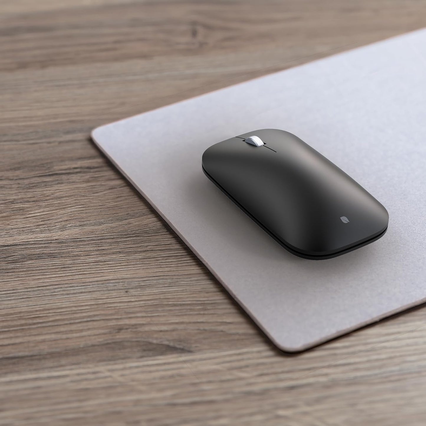 Incase Modern Mobile Mouse – Designed by Microsoft – Lightweight, Precision Navigation, Right/Left Hand Use, Scroll Wheel, BlueTrack Technology, Wireless Bluetooth for Mac/Windows/8/10/11 (Black)