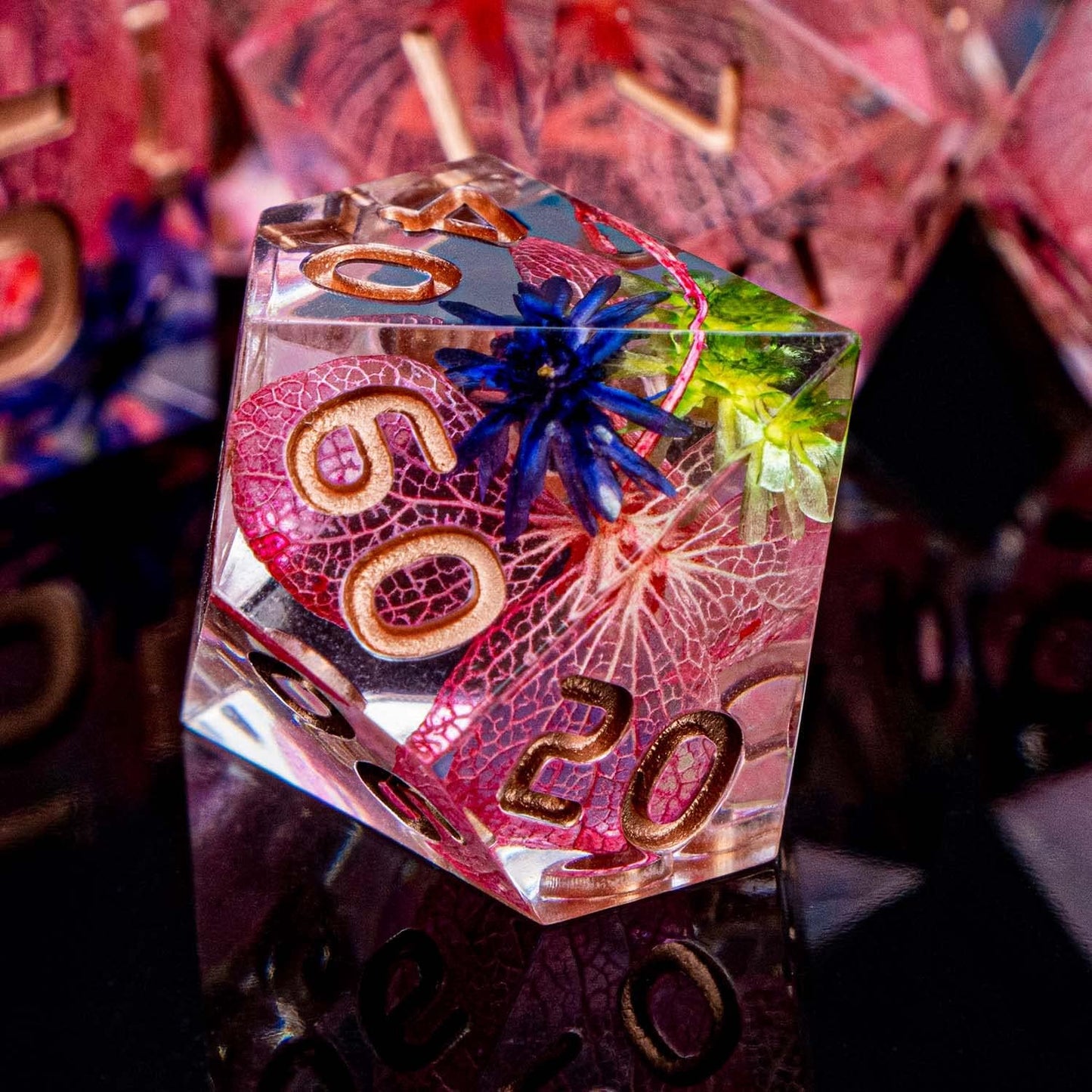 ARUOHHA DND Resin Dice Translucent Pink Leaf Sharp Edged Dragons Dice Set with Box, 7pcs Flower Inclusions Polyhedral Dungeons D and D Dice RPG Role Playing Game D20 D12 D10 D8 D6 D4