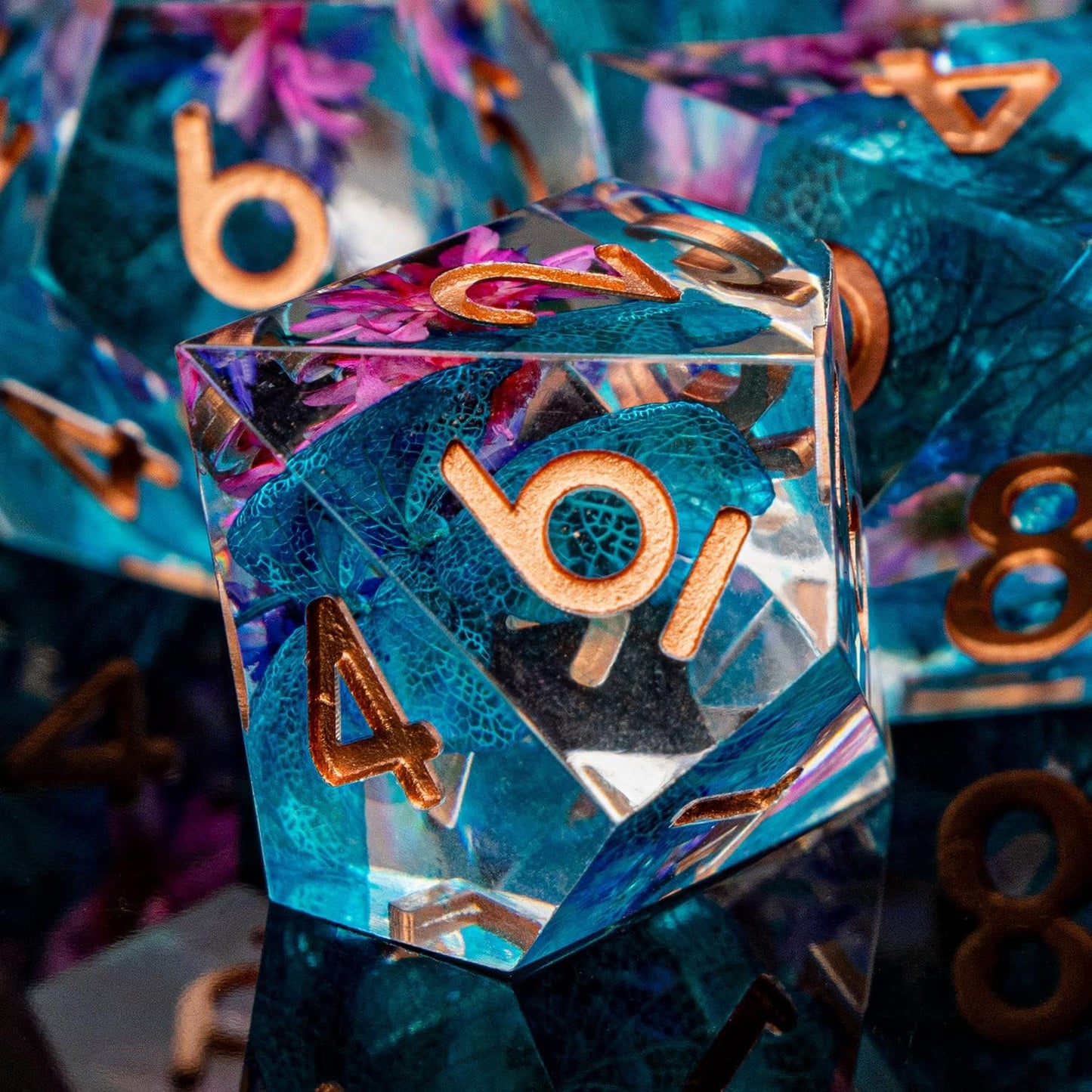 ARUOHHA DND Resin Dice Translucent Sharp Edged Dragons Dice Set, 7pcs Flower Leaf Polyhedral Dungeons D and D Dice RPG Role Playing Game D20 D12 D10 D8 D6 D4